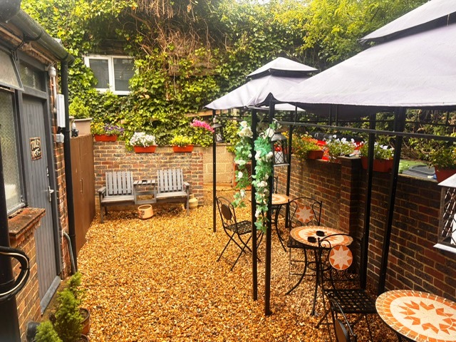 Immaculate Sandwich Bar in Buckinghamshire For Sale for Sale
