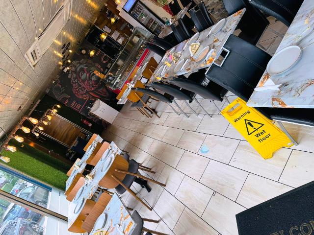 Lucrative Fast Food Restaurant in Middlesex For Sale