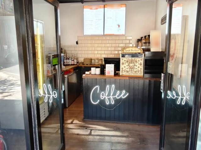 Coffee and Tea Kiosk in West London For Sale for Sale