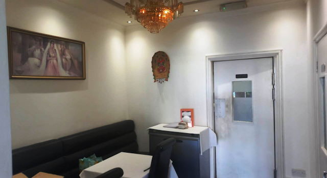 Surrey Indian Takeaways interior