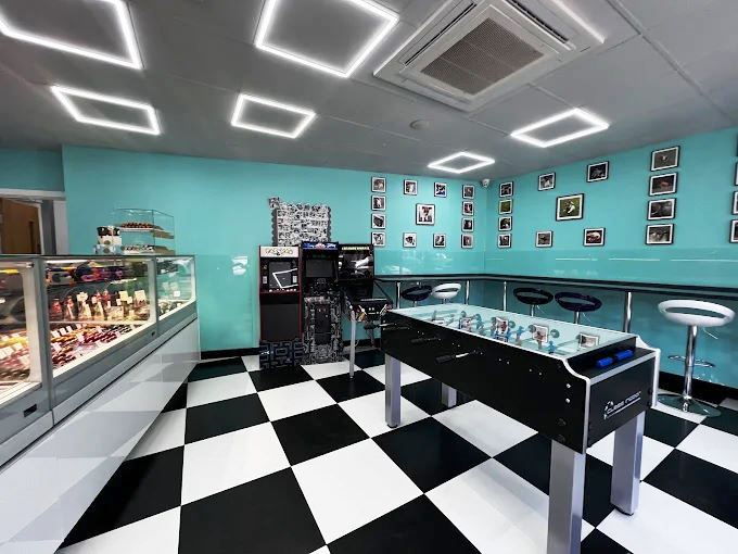 Seasonal Dessert Parlour & Coffee Shop in South London For Sale